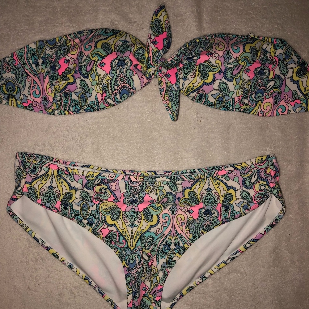 Victoria’s Secret bikini set